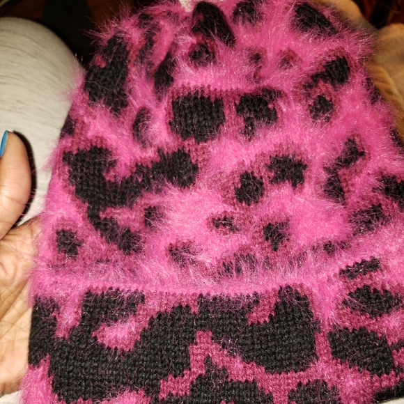 Dkny beanie - Picture 2 of 4